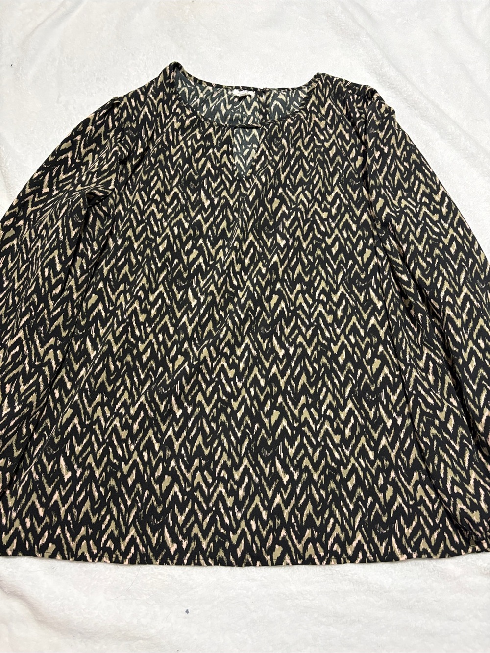 Maurices Black and Cream Geometric Long Sleeve Top